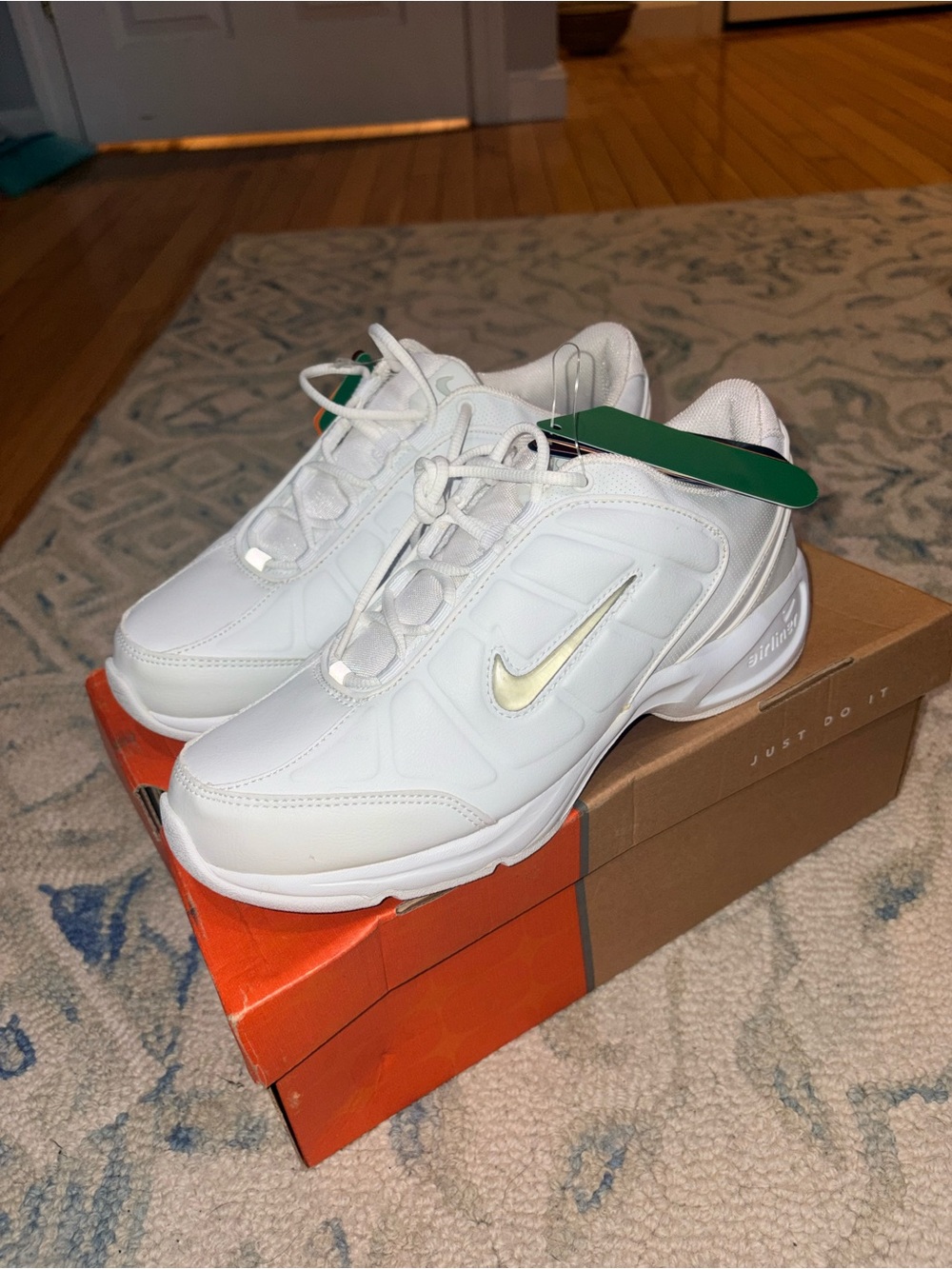 New Nike Airliner Cheer Sneakers size 9.5